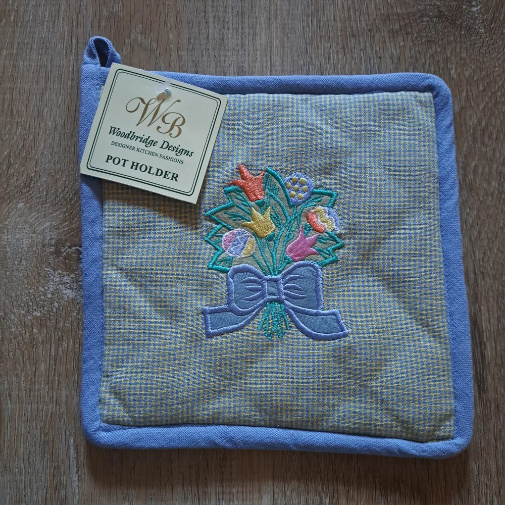 WB Woodbridge Designs Designer Kitchen Fashions Blue Floral Pot Holder NWT